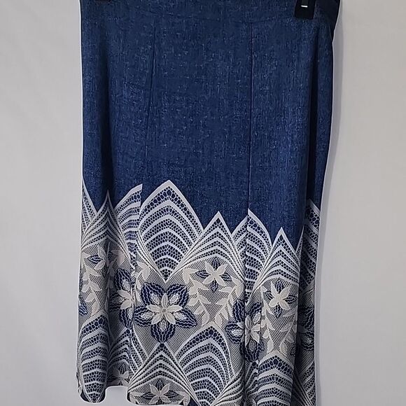 Sami & Jo Textured Floral A~Line Skirt Size M - Picture 2 of 7